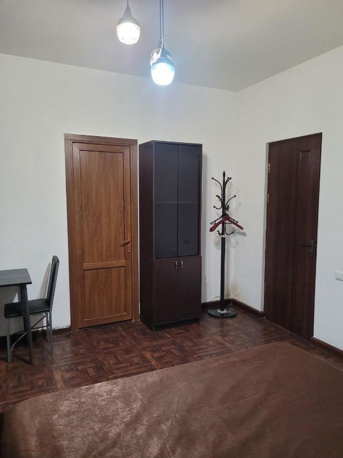 Hotel In Center Of Erévan Extérieur photo