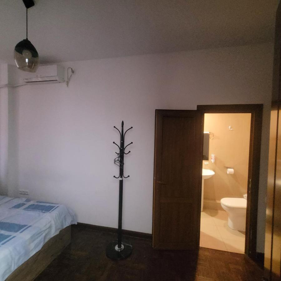 Hotel In Center Of Erévan Extérieur photo