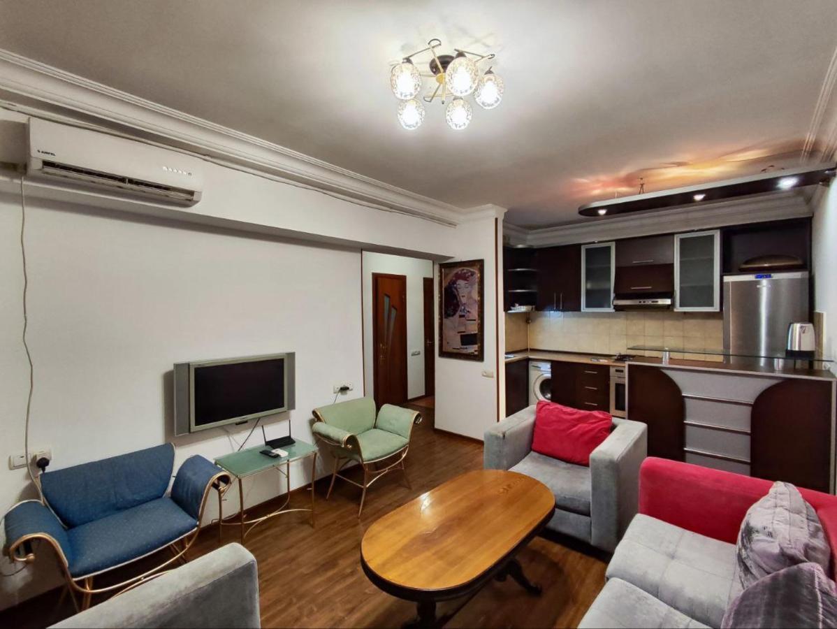 Hotel In Center Of Erévan Extérieur photo