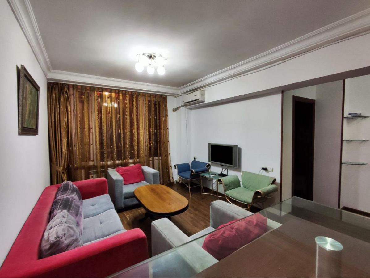 Hotel In Center Of Erévan Extérieur photo