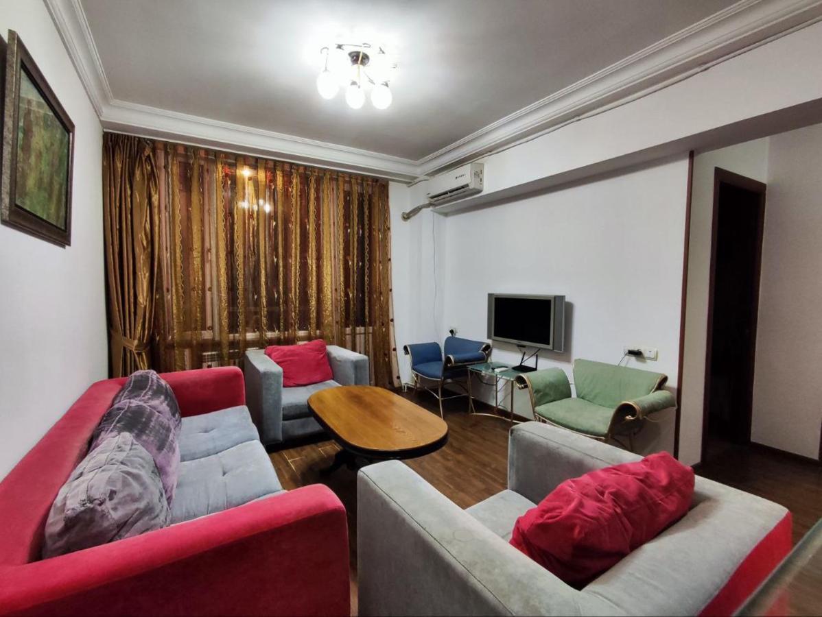 Hotel In Center Of Erévan Extérieur photo