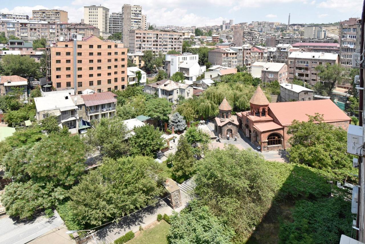 Hotel In Center Of Erévan Extérieur photo