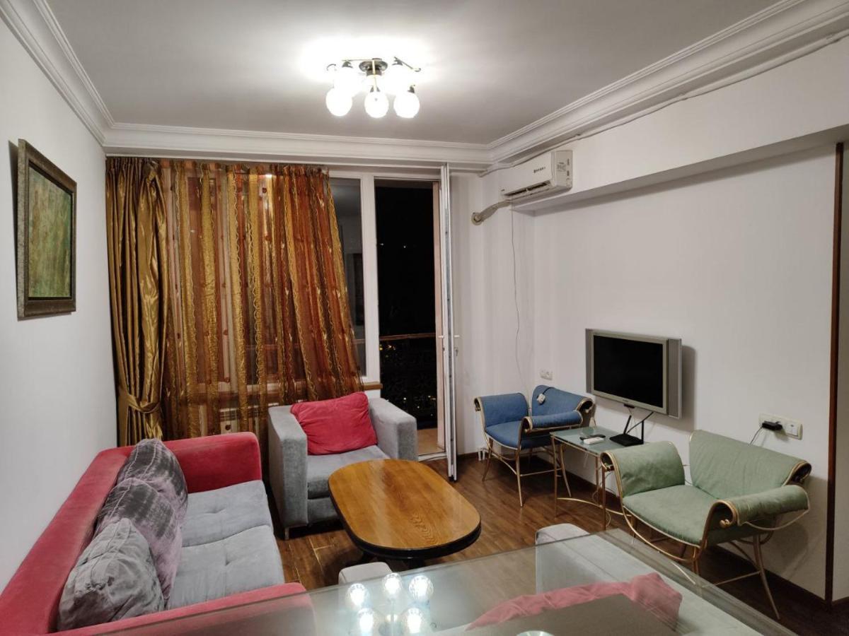 Hotel In Center Of Erévan Extérieur photo