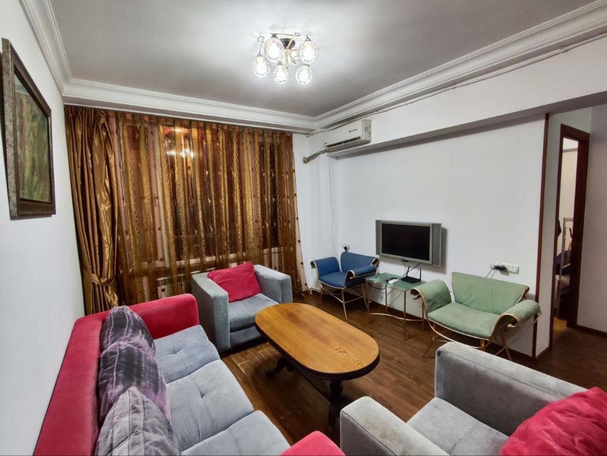 Hotel In Center Of Erévan Extérieur photo
